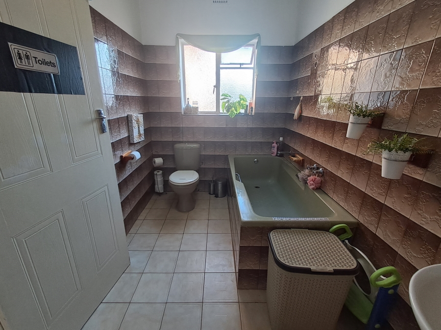 4 Bedroom Property for Sale in Van Riebeeck Hoogte Eastern Cape